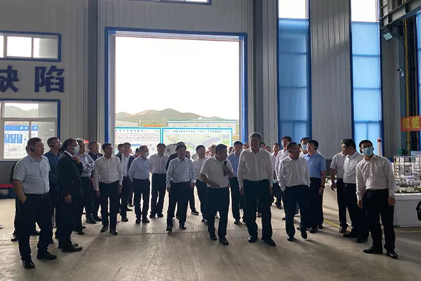 內蒙古自治區黨委常委、通遼市委書記孟憲東攜考察團到一諾環境考察指導