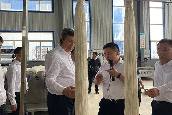 內蒙古自治區黨委常委、通遼市委書記孟憲東攜考察團到一諾環境考察指導